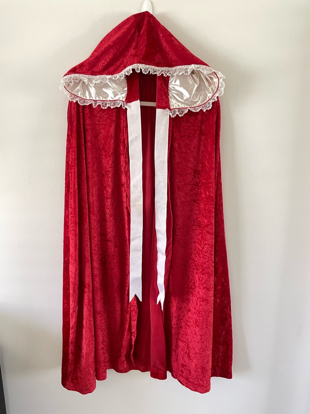 Red Riding Hood Velvet Lace Trim Masquerade Mardi Gras Cape Size L